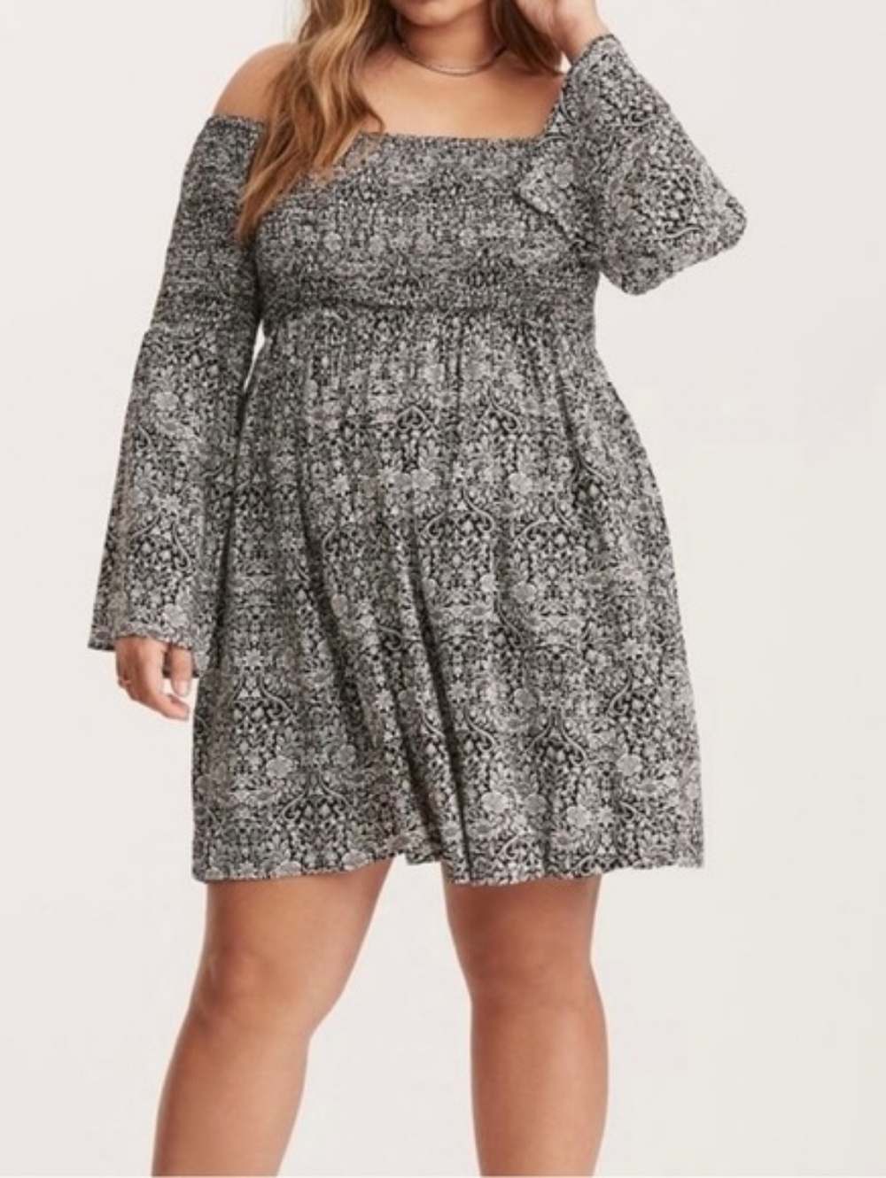 Torrid Black White Floral Print Smocked Bell Sleeve Dress Size 1 ( 14 - 16 )